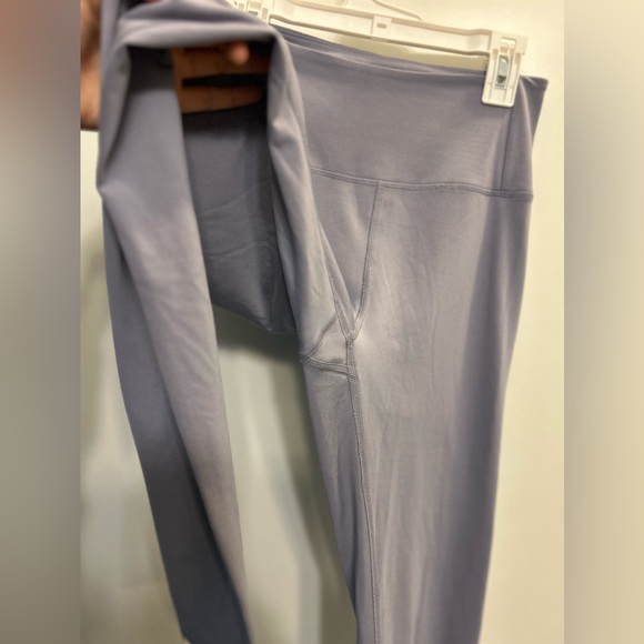 Girlfriend Collection Compressive 7/8 Leggings in Seaglass - Picture 4 of 10